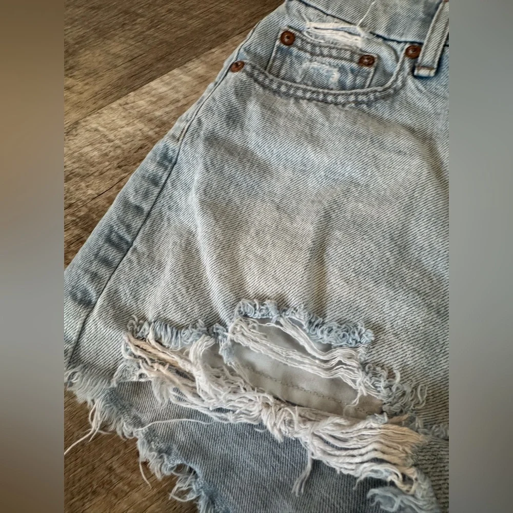 American Eagle size 0 stretch Curvy 90s Boyfriend Jean shorts, distressed - Picture 3 of 12